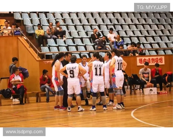 全面解析篮球运动员职业成长历程与赛场表现深度观察全景趋势研判