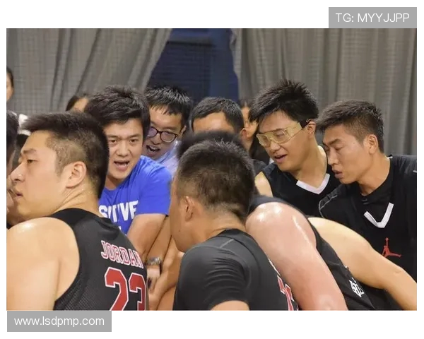 围绕篮球明星成长历程解析团队协作与竞技精神的独特魅力展现全景