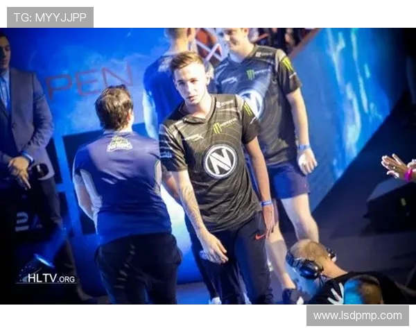 CSGO战术解析：深入探讨V5战队的进攻策略与执行细节