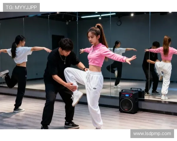 北京街舞队灵活性引发热议舞者风格与技巧的碰撞与争论 北京街舞队灵活性引发热议舞者风格与技巧的碰撞与争论