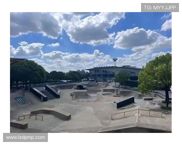 深圳极限运动队攻防分析:从比赛表现看得失与提升空间 深圳极限运动队攻防分析:从比赛表现看得失与提升空间