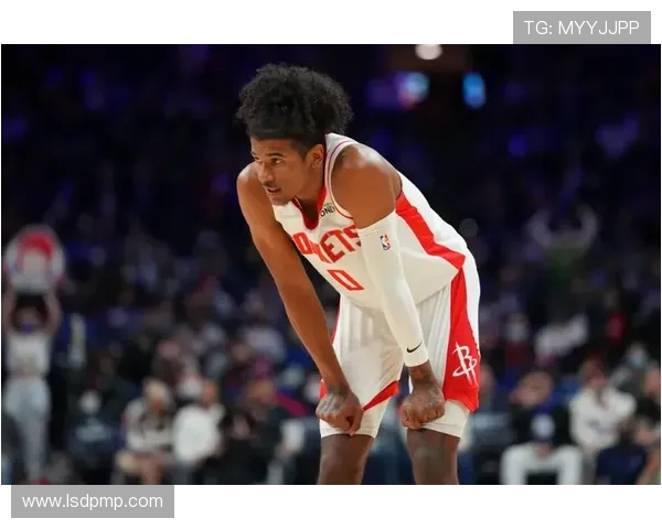 哈维西蒙斯崛起之路:从青年才俊到足球场上的新星 哈维西蒙斯崛起之路:从青年才俊到足球场上的新星